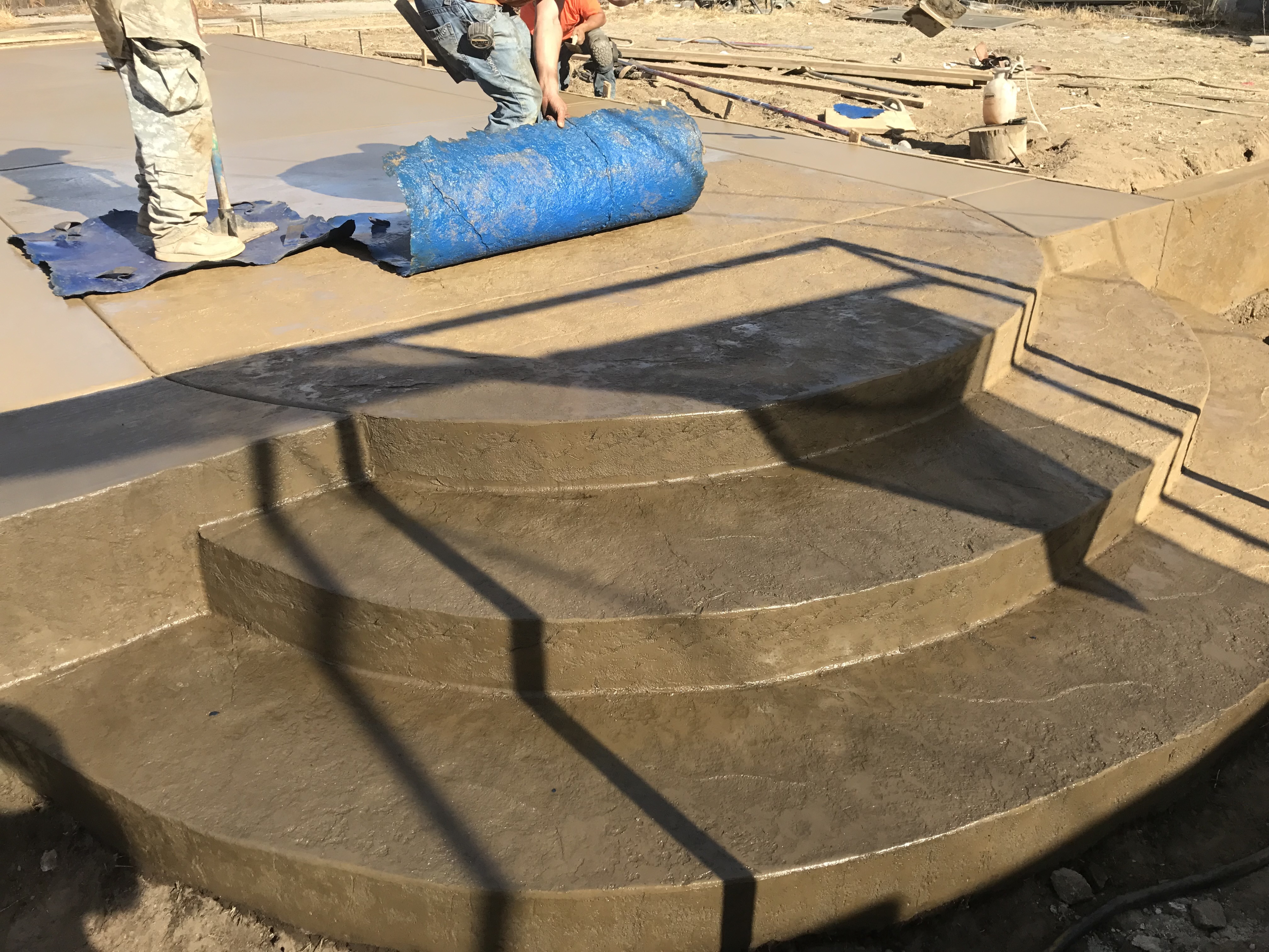 Image 7: Three semi circlular steps made of wet cement.